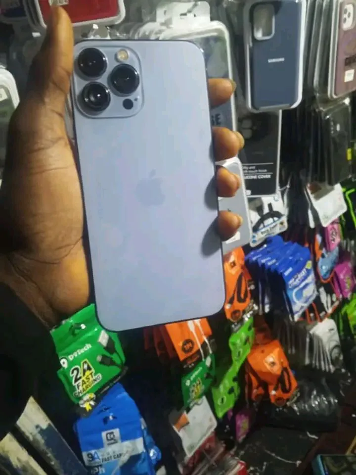 Hauwa phone's — shop logo