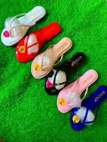 Sadiya isi stores — shop logo