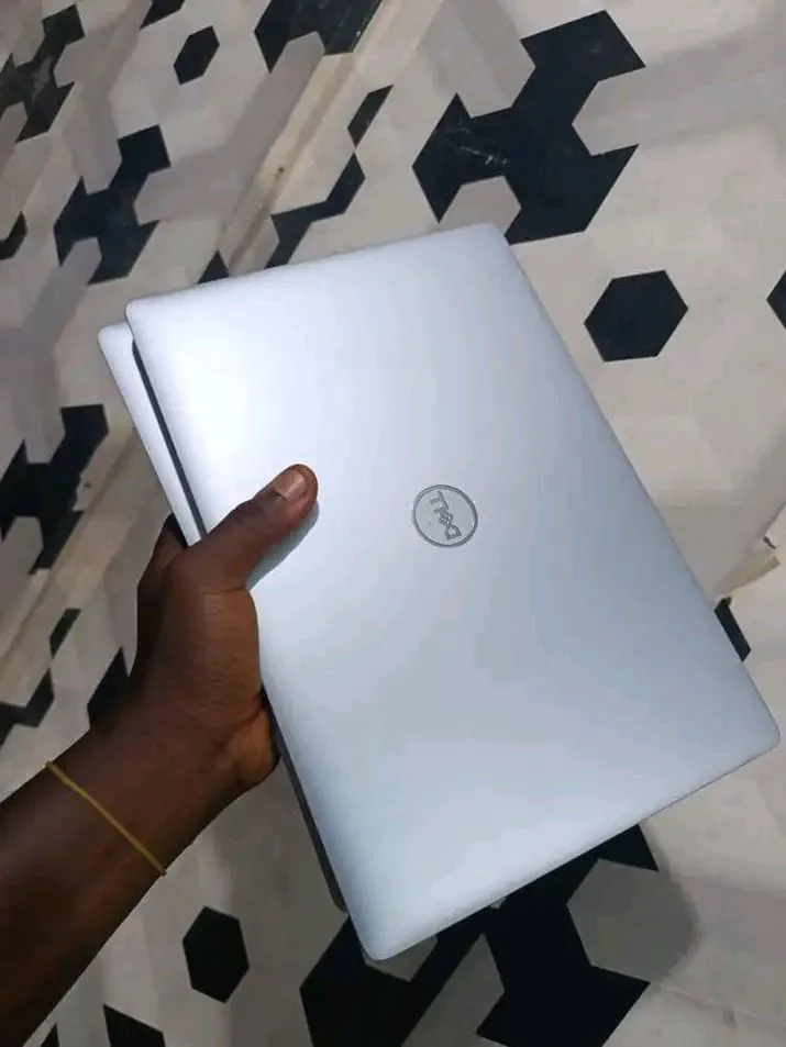 Debbie laptops — shop logo